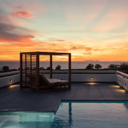 SUNSET MASTER VILLA WITH PRIVATE POOL AND OUTDOOR HOT TUB