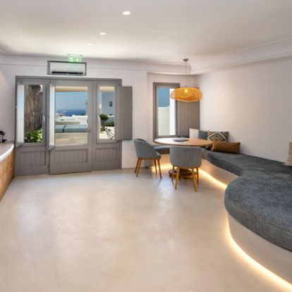 EXECUTIVE TWO BEDROOM SUITE WITH OUTDOOR HOT TUB