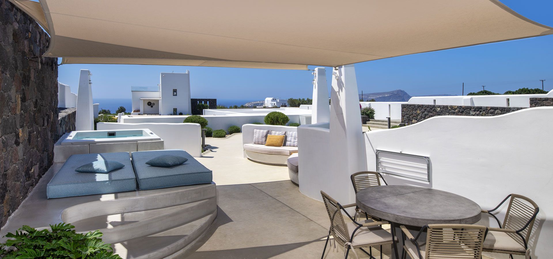 Executive Two Bedroom Suite With Outdoor Hot Tub